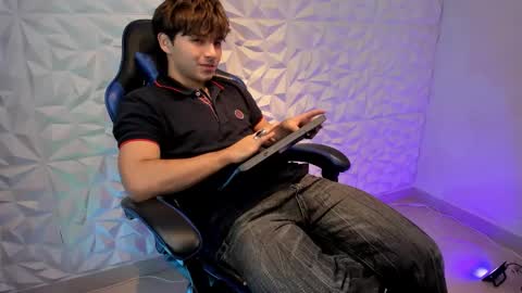 Dylan online show from December 19, 8:04 pm