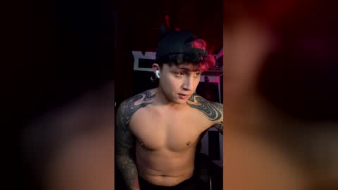 dylan_west21 online show from May 10, 1:23 am
