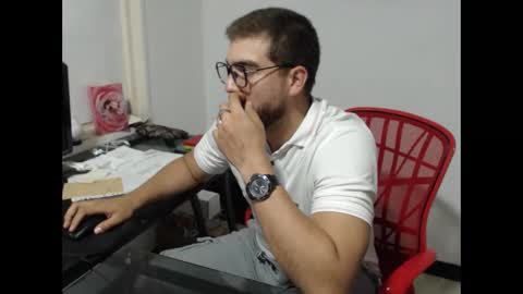 dylanhot10 online show from December 18, 11:44 pm