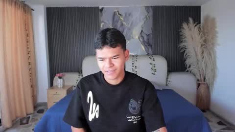 dylanroyce_ online show from March 19, 12:43 pm