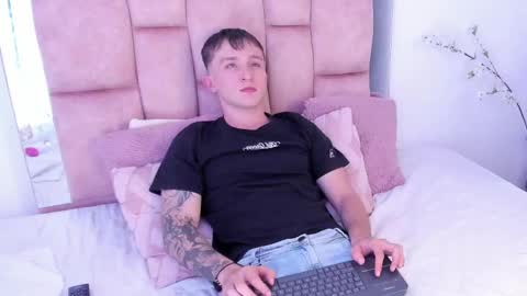 ---DYLAN--- online show from February 25, 8:47 am