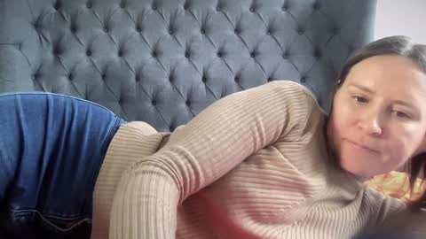 Nadia Ferreira  online show from January 6, 2:43 pm