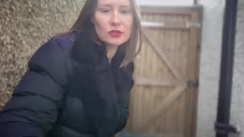 Nadia Ferreira  online show from February 5, 4:25 pm