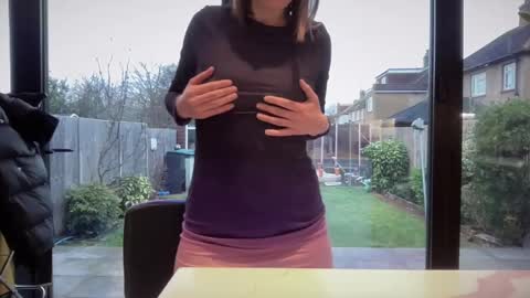 Nadia Ferreira  online show from February 10, 1:44 pm