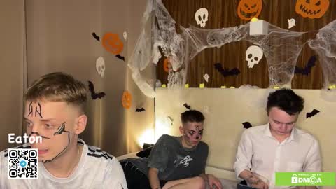 eaton_ online show from October 31, 5:57 pm