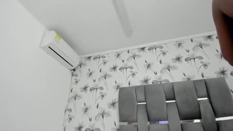 ebanolily online show from February 20, 1:24 pm