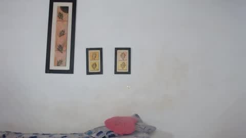 Laraand Drake online show from February 15, 11:50 am