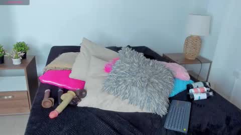 ebony_cute9 online show from March 27, 7:15 pm