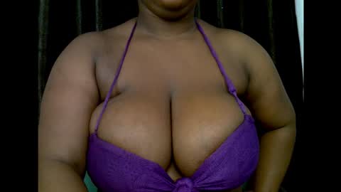 Snapshot of ebony_plumx12 chatting on October 16, 8:25 am Prisy online show from October 16, 8:25 am