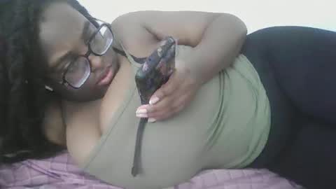 ebonybigtitqueen0 online show from September 14, 2:58 am