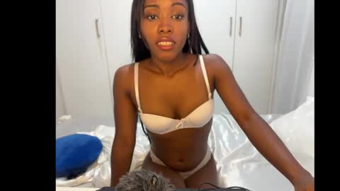 ebonylatingirl60 online show from March 19, 12:27 am