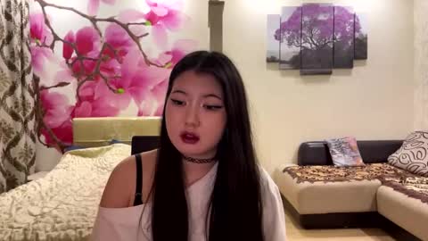 Eri online show from April 18, 7:07 pm