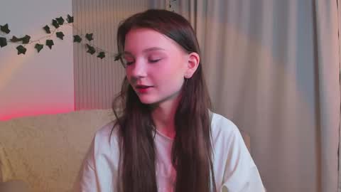 Lisa  online show from February 20, 12:30 am