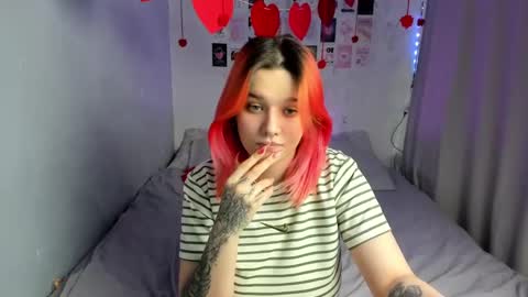 Snapshot of edna_dana chatting on February 16, 6:21 pm Edna online show from February 16, 6:21 pm