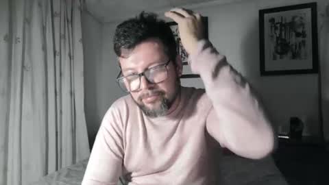 ednaih online show from December 20, 1:01 am