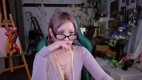 effiemeowley online show from March 6, 5:28 am