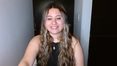 Snapshot of eimy_collin chatting on October 1, 5:28 am EIMY   MODEL INDEPENDENT online show from October 1, 5:28 am