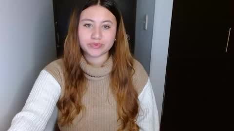 Snapshot of eimy_collin chatting on February 17, 4:42 am EIMY   MODEL INDEPENDENT online show from February 17, 4:42 am