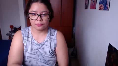 eimy_saenzz online show from November 9, 9:50 pm