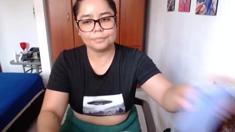 eimy_saenzz online show from December 1, 5:55 pm