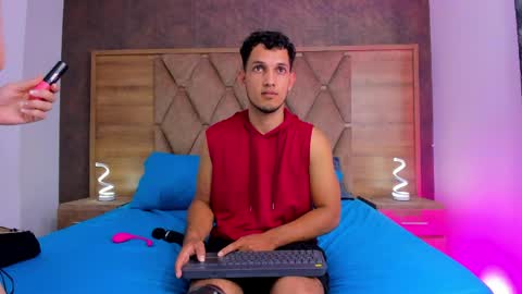 YG COUPLE online show from April 22, 8:16 pm