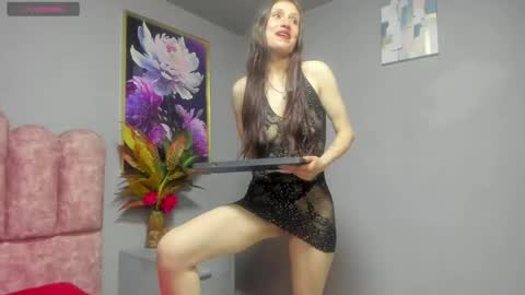 eiralovee online show from April 6, 7:37 pm