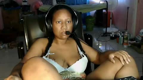 Eirondra Valeen online show from March 8, 2:15 am