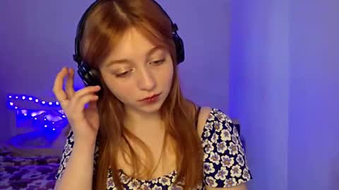 Snapshot of eladiapargo chatting on October 23, 1:23 pm Maya online show from October 23, 1:23 pm