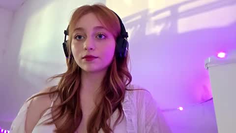 Snapshot of eladiapargo chatting on October 17, 1:48 pm Maya online show from October 17, 1:48 pm