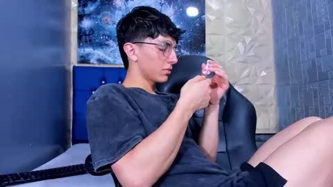 Elan Giralon online show from April 24, 9:50 pm