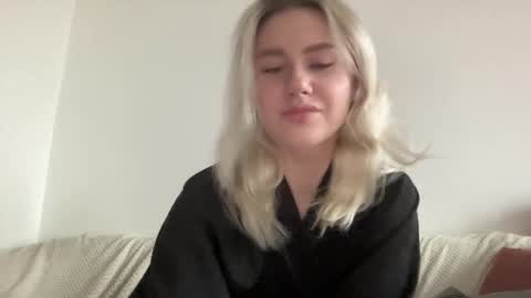 elaraluxxxe online show from November 4, 11:00 am