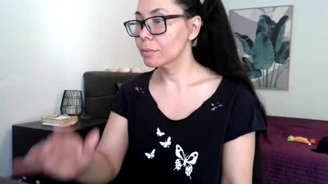 elaramuse_ online show from July 25, 10:13 am