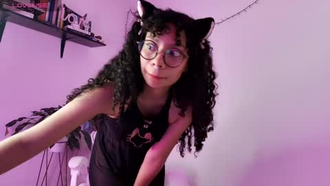 Snapshot of elektra_williams chatting on February 12, 12:37 am elektra_williams online show from February 12, 12:37 am