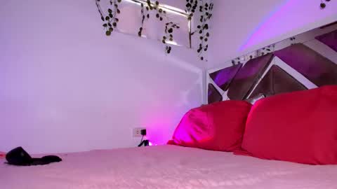 ELEN  online show from October 9, 7:19 pm