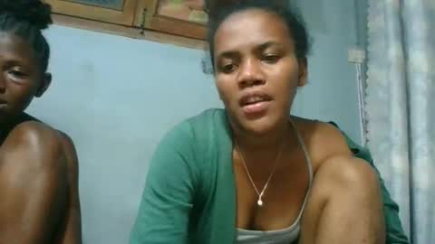 elia011 online show from November 20, 8:28 pm