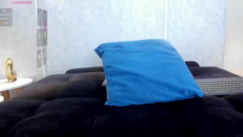 Snapshot of elian___ chatting on October 21, 12:43 pm Elian online show from October 21, 12:43 pm