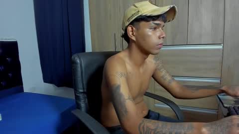 Snapshot of elias_ford chatting on October 22, 8:32 pm elias_ford online show from October 22, 8:32 pm