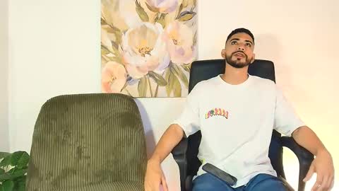 elias_salvatore_ online show from May 31, 6:53 pm