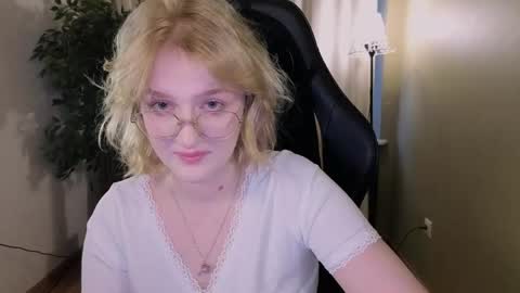 Ellie online show from March 6, 5:17 am