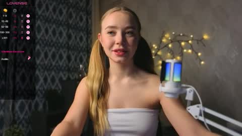 Elina online show from December 3, 1:37 am