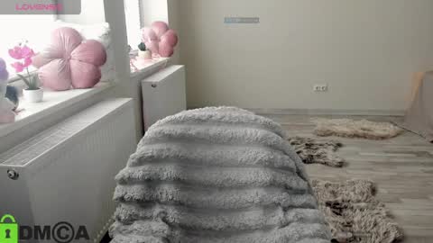 elina_x online show from April 3, 7:04 am