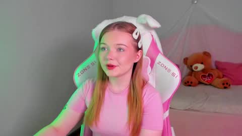 elinavale online show from April 22, 5:53 pm