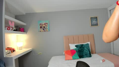 Elisa  online show from April 17, 11:07 pm