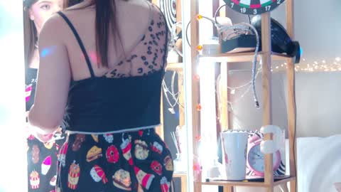 ElisabethDavis online show from January 25, 6:57 pm