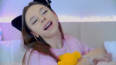 ElisabethDavis online show from March 6, 9:09 pm