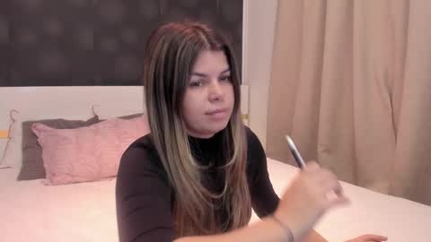 Elly online show from November 24, 8:07 pm