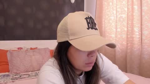 Snapshot of elisetyler89 chatting on October 23, 8:49 am Elly online show from October 23, 8:49 am