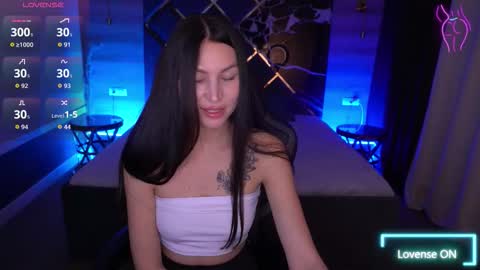 elisevelour online show from November 9, 2:20 pm