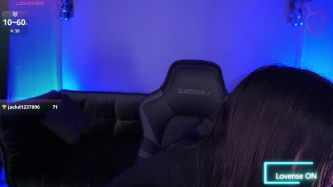 elisevelour online show from December 3, 2:29 pm