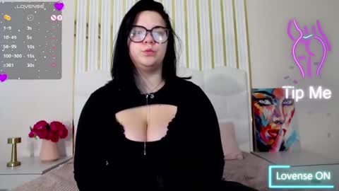 Snapshot of eliss_stoun chatting on October 22, 6:49 am Eliss online show from October 22, 6:49 am